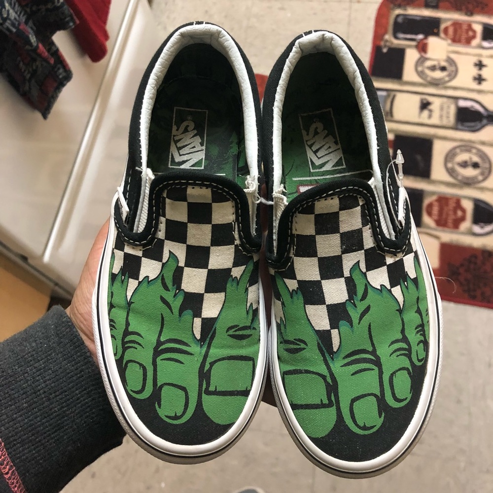 Size 11c hulk vans